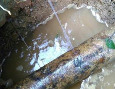 揭阳市楼顶渗水维修公司分享下地暖漏水的原因及检测方法。